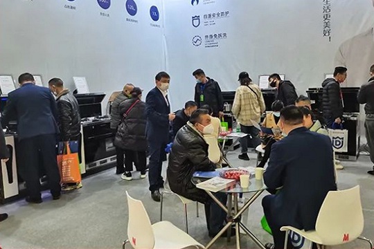 100+新商计划 | 长沙建博会开展首日，德西曼集成灶火爆全场！